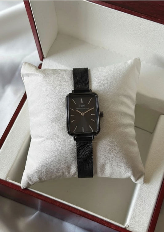 DW Quadro (Analog Watch)