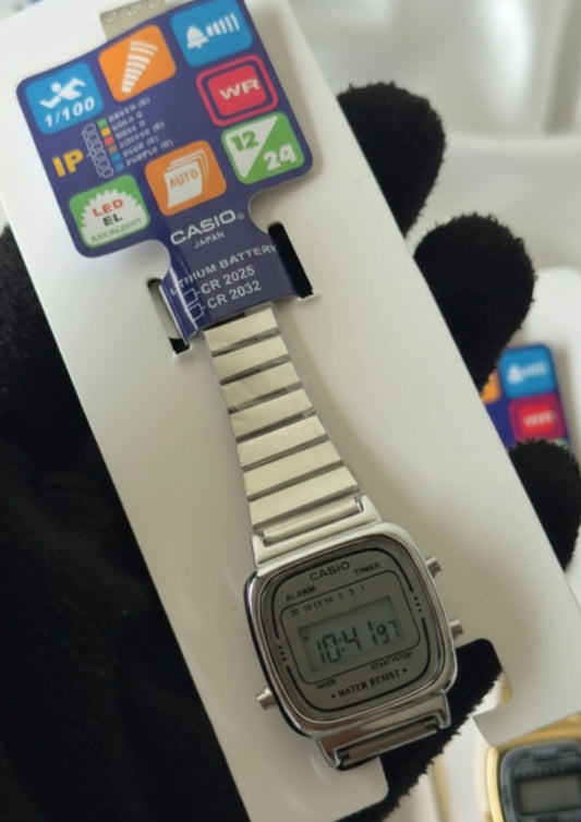 Vintage D124 Silver (Digital Watch)