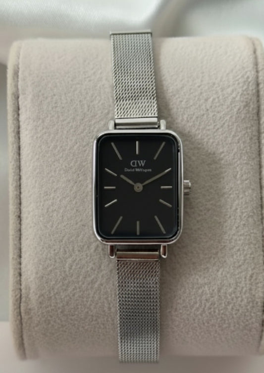 DW Quadro (Analog Watch)