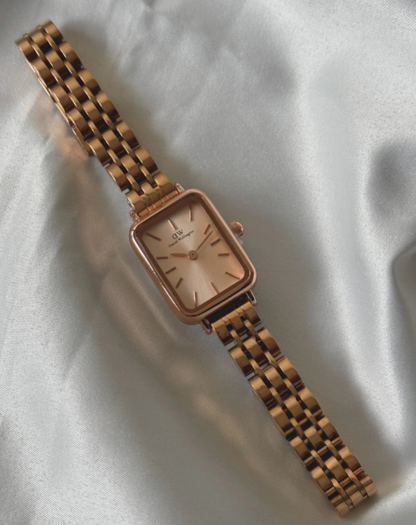 DW Quadro (Analog Watch)