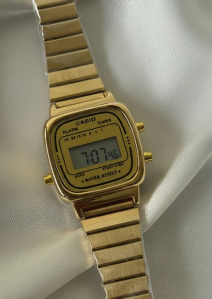 Vintage D124 Gold (Digital Watch)