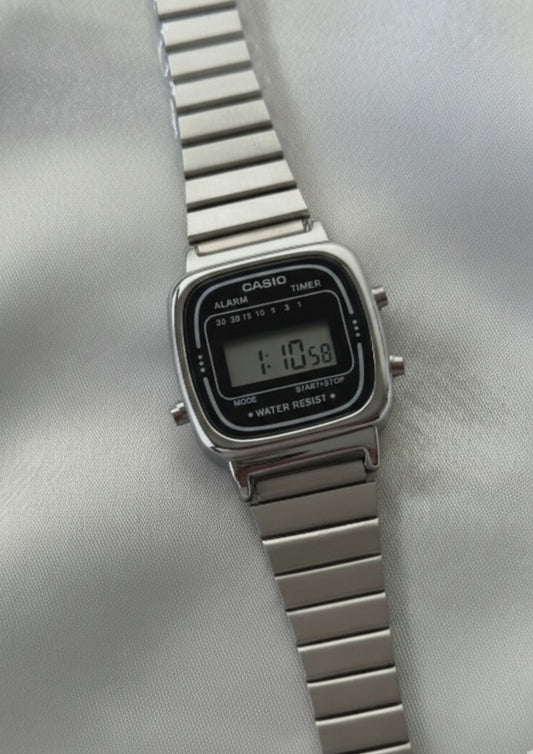 Vintage D124 Black Silver (Digital Watch)
