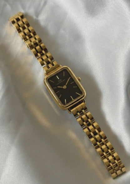 DW Quadro (Analog Watch)