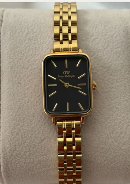 DW Quadro (Analog Watch)