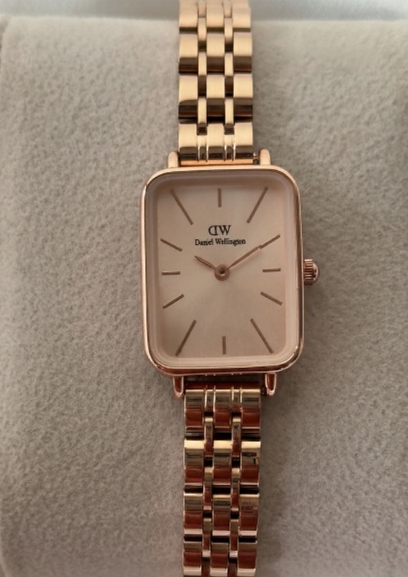 DW Quadro (Analog Watch)