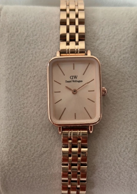 DW Quadro (Analog Watch)