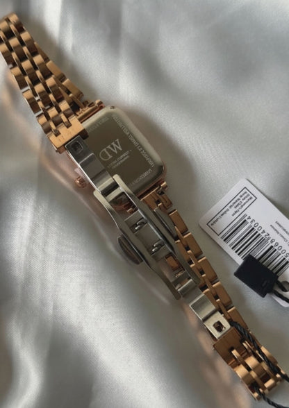 DW Quadro (Analog Watch)