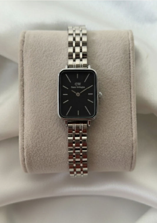 DW Quadro (Analog Watch)