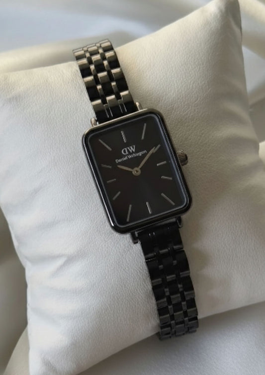 DW Quadro (Analog Watch)