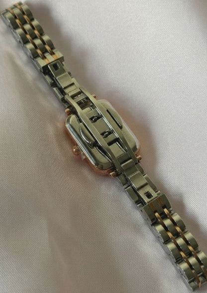 DW Quadro (Analog Watch)