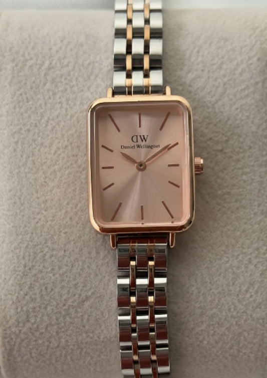 DW Quadro (Analog Watch)