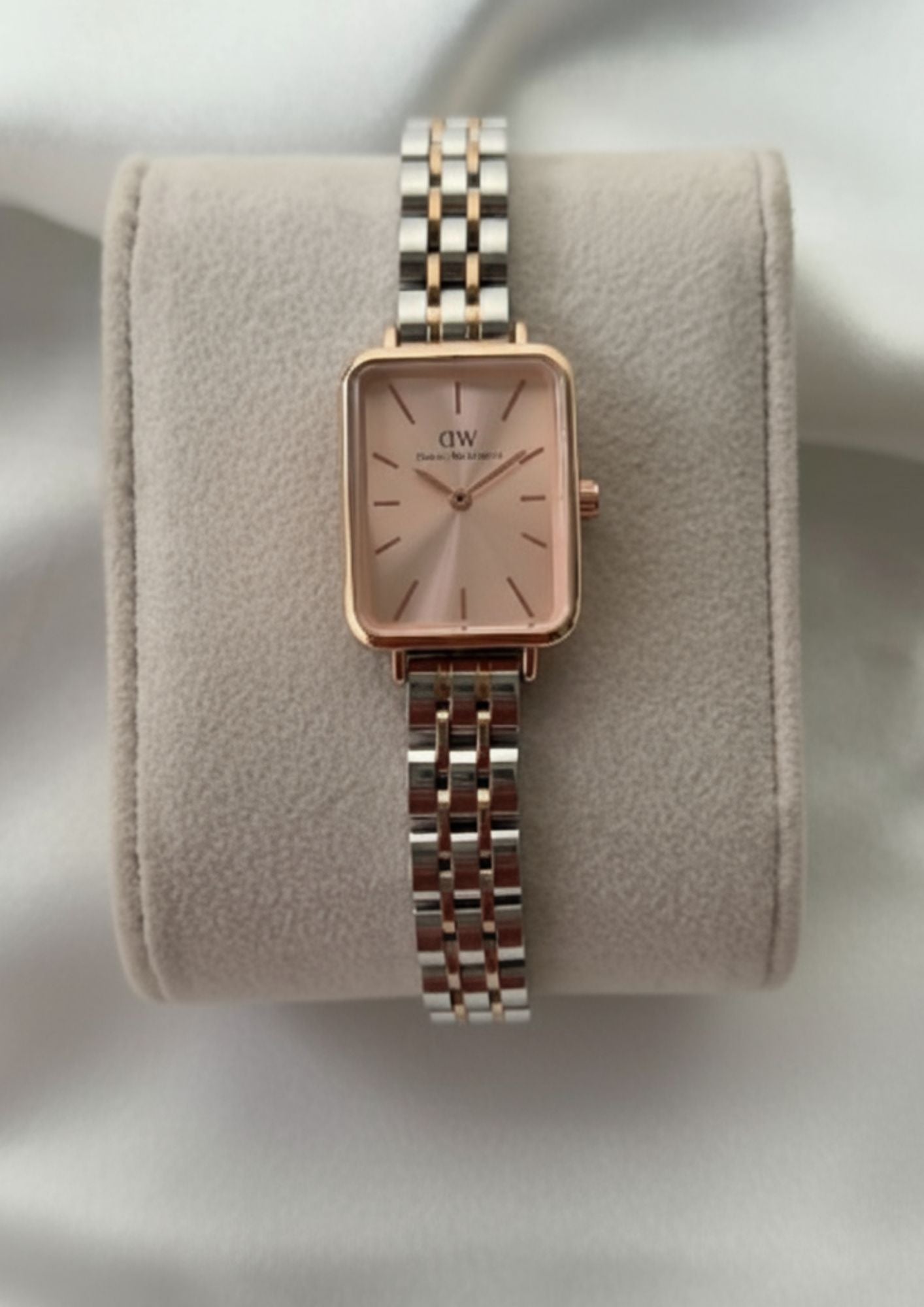 DW Quadro (Analog Watch)