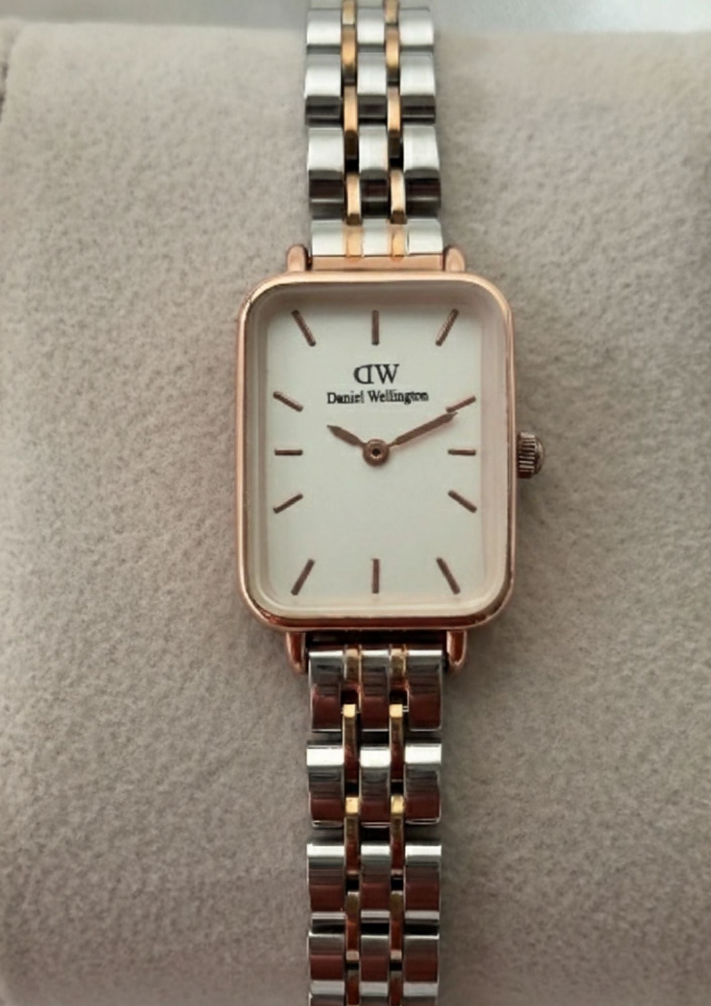 DW Quadro (Analog Watch)