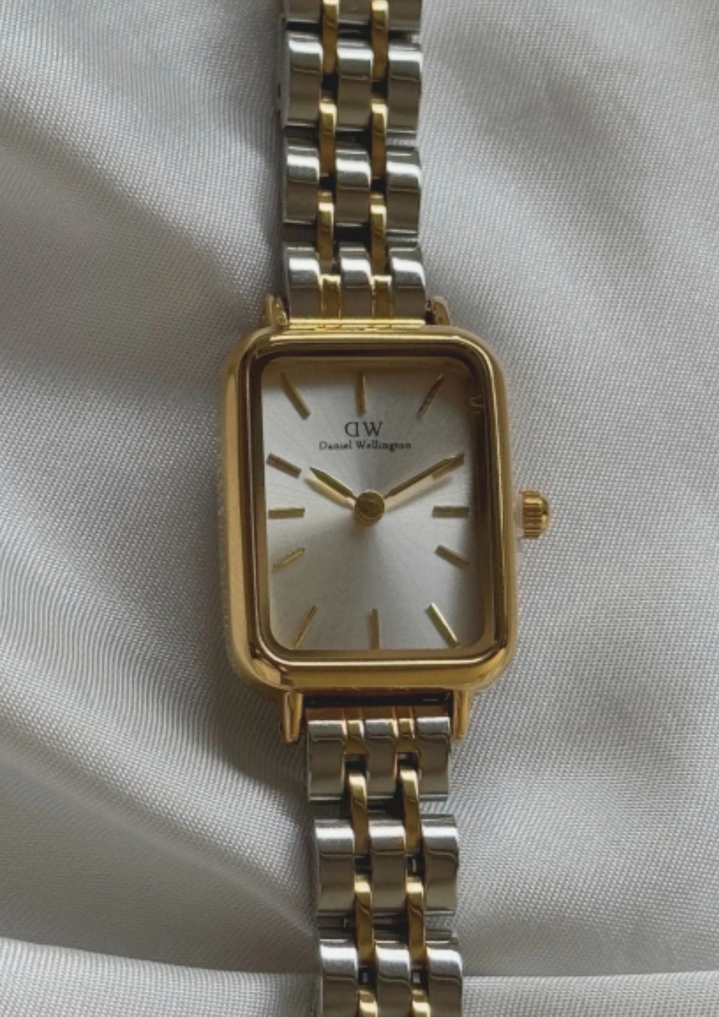 DW Quadro (Analog Watch)