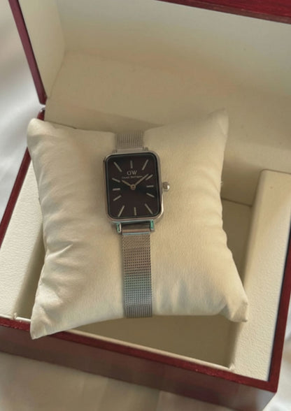 DW Quadro (Analog Watch)