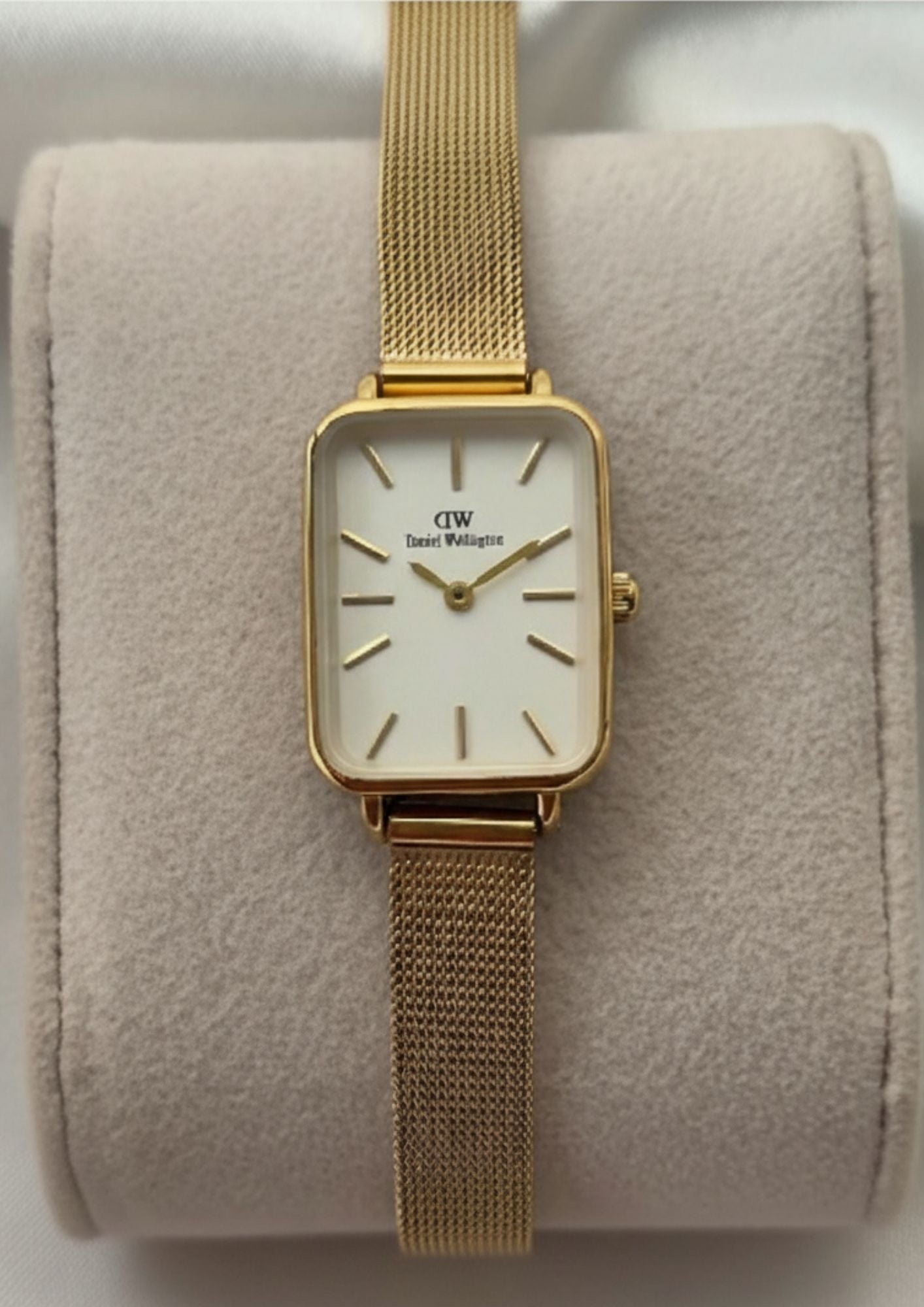 DW Quadro (Analog Watch)