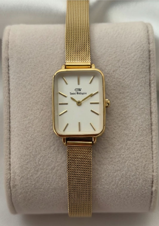 DW Quadro (Analog Watch)