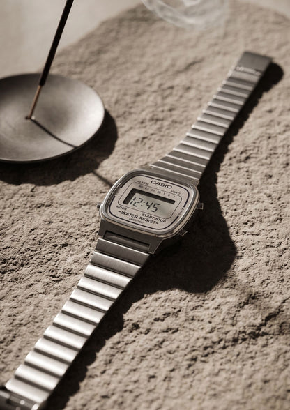 Vintage D124 (Digital Watch) - Silver